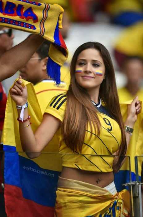 brazilian_world_cup_babes_44.jpg.95debd29fad174a763cc8cfdd247b301.jpg