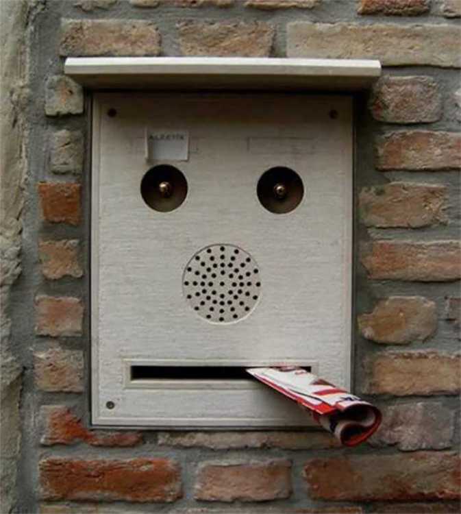 Funny-pareidolia-smoking-mailbox.jpg